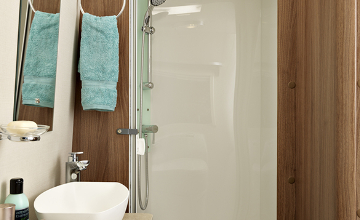 NEW Fully Lined Shower In End Washrooms