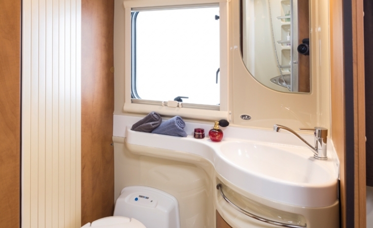 740i Washroom