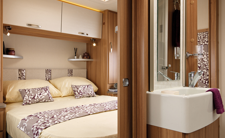 Lexon 590 Rear Island Bed