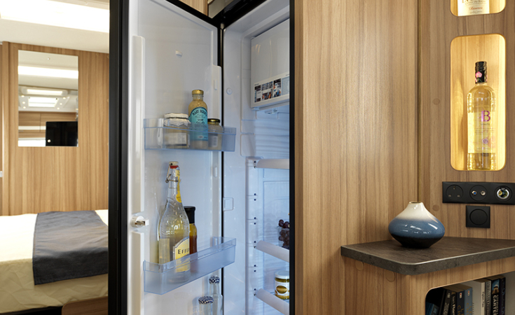 Quasar 674 - Slim-line fridge/freezer