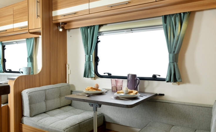 Quasar 524 Side dinette